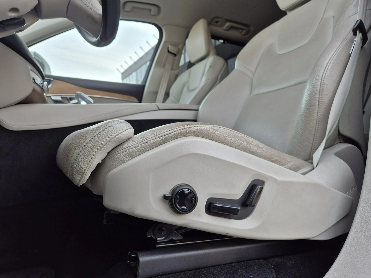 Volvo XC 90 - Zdjęcie 11