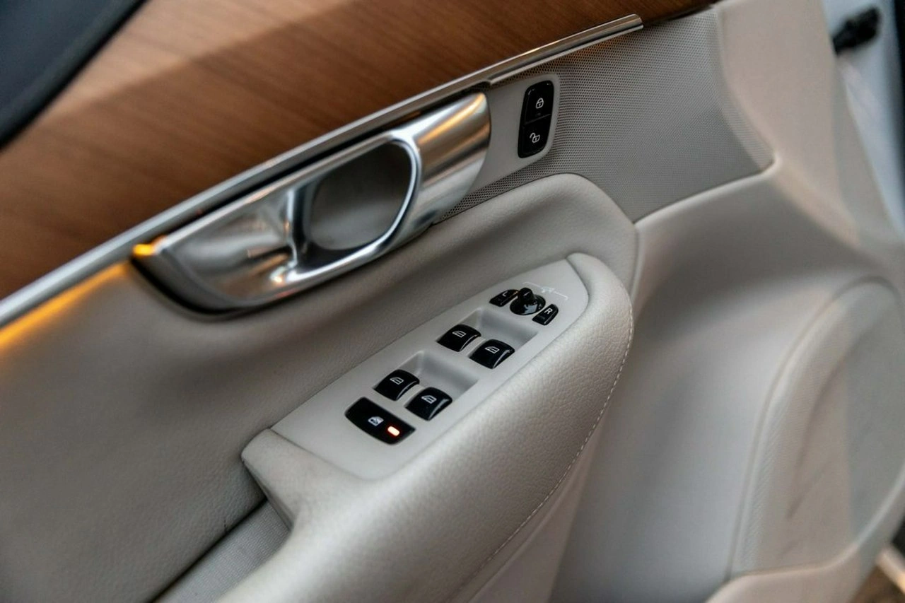 Volvo XC 90 - Zdjęcie 14