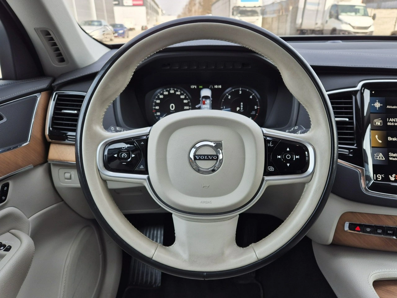 Volvo XC 90 - Zdjęcie 16