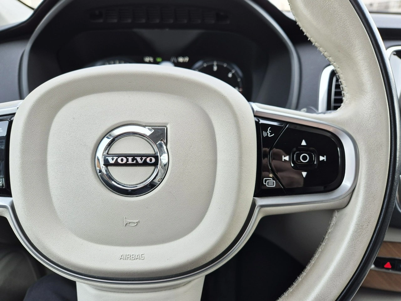 Volvo XC 90 - Zdjęcie 28