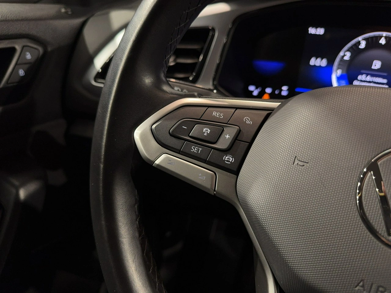 Volkswagen T-Roc - Zdjęcie 16