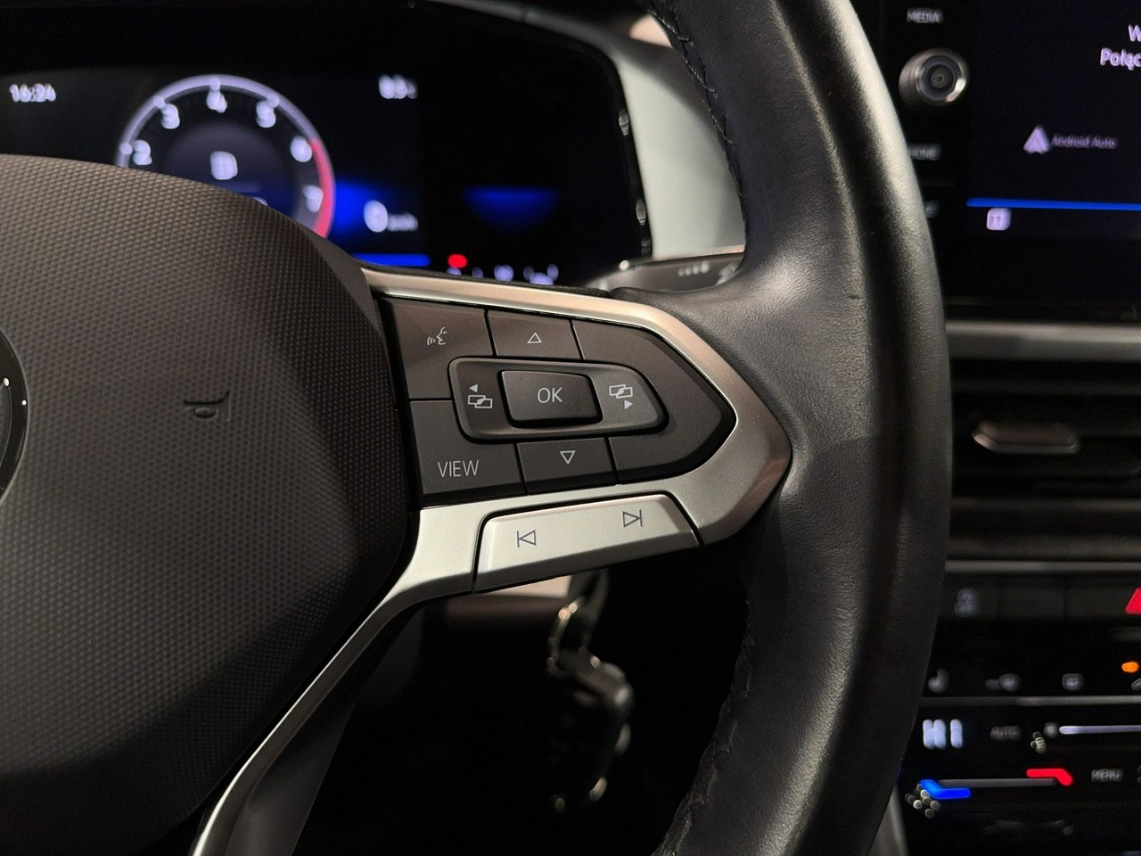 Volkswagen T-Roc - Zdjęcie 17