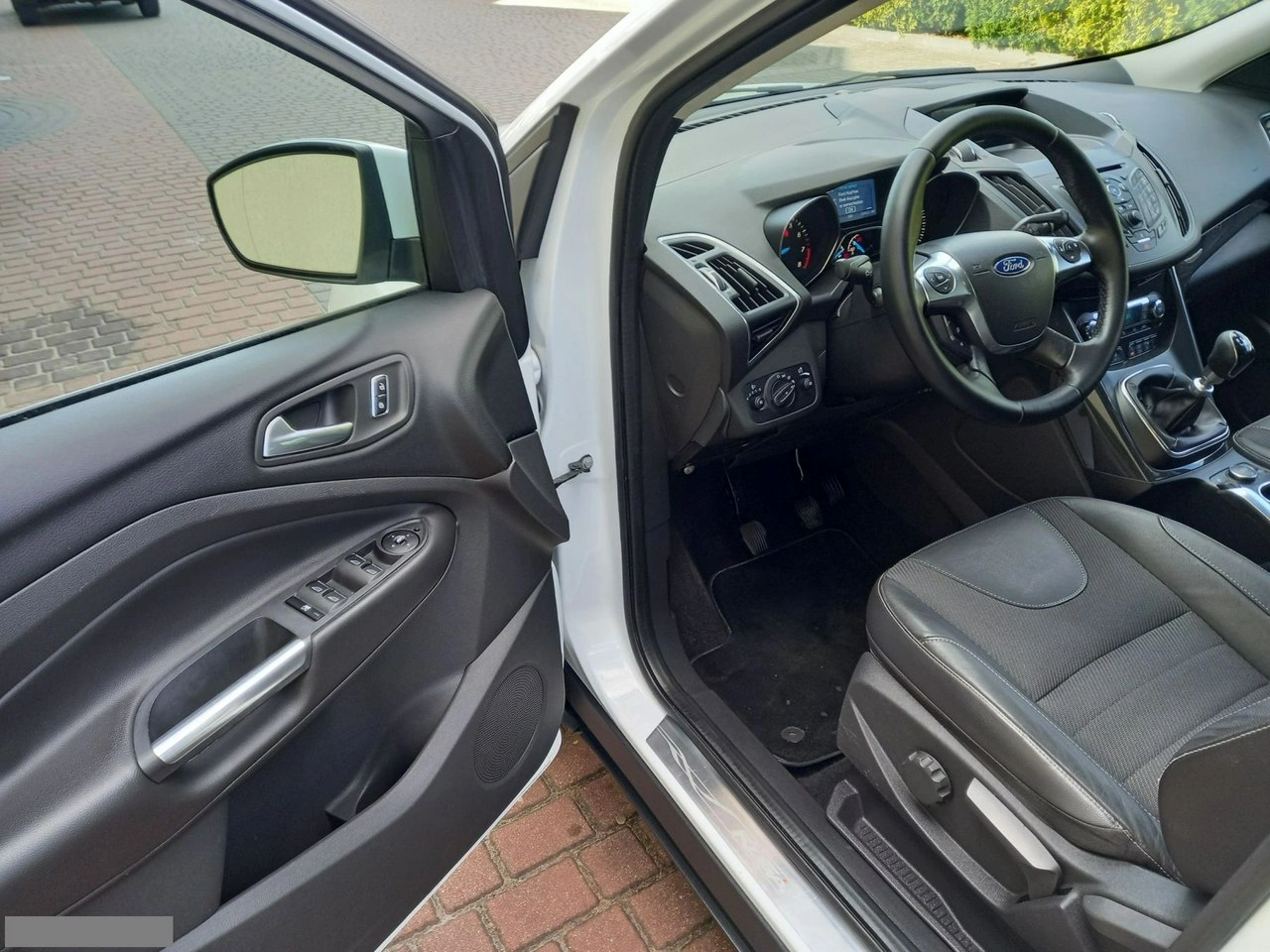 Ford Kuga - Zdjęcie 23