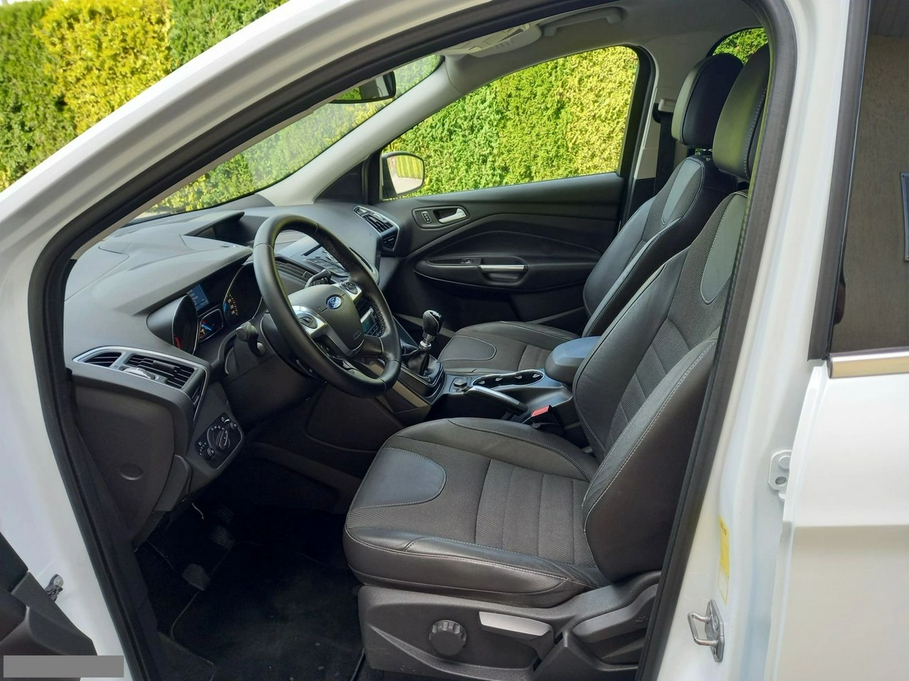 Ford Kuga - Zdjęcie 25