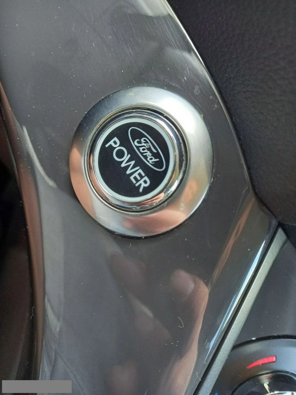 Ford Kuga - Zdjęcie 29