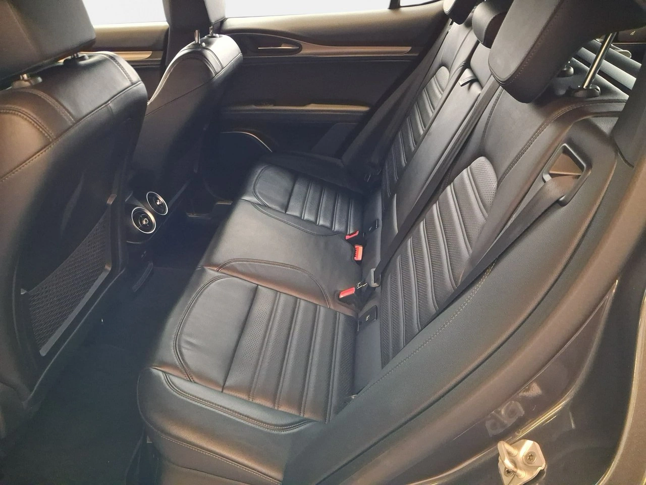 Alfa Romeo Stelvio - Zdjęcie 10