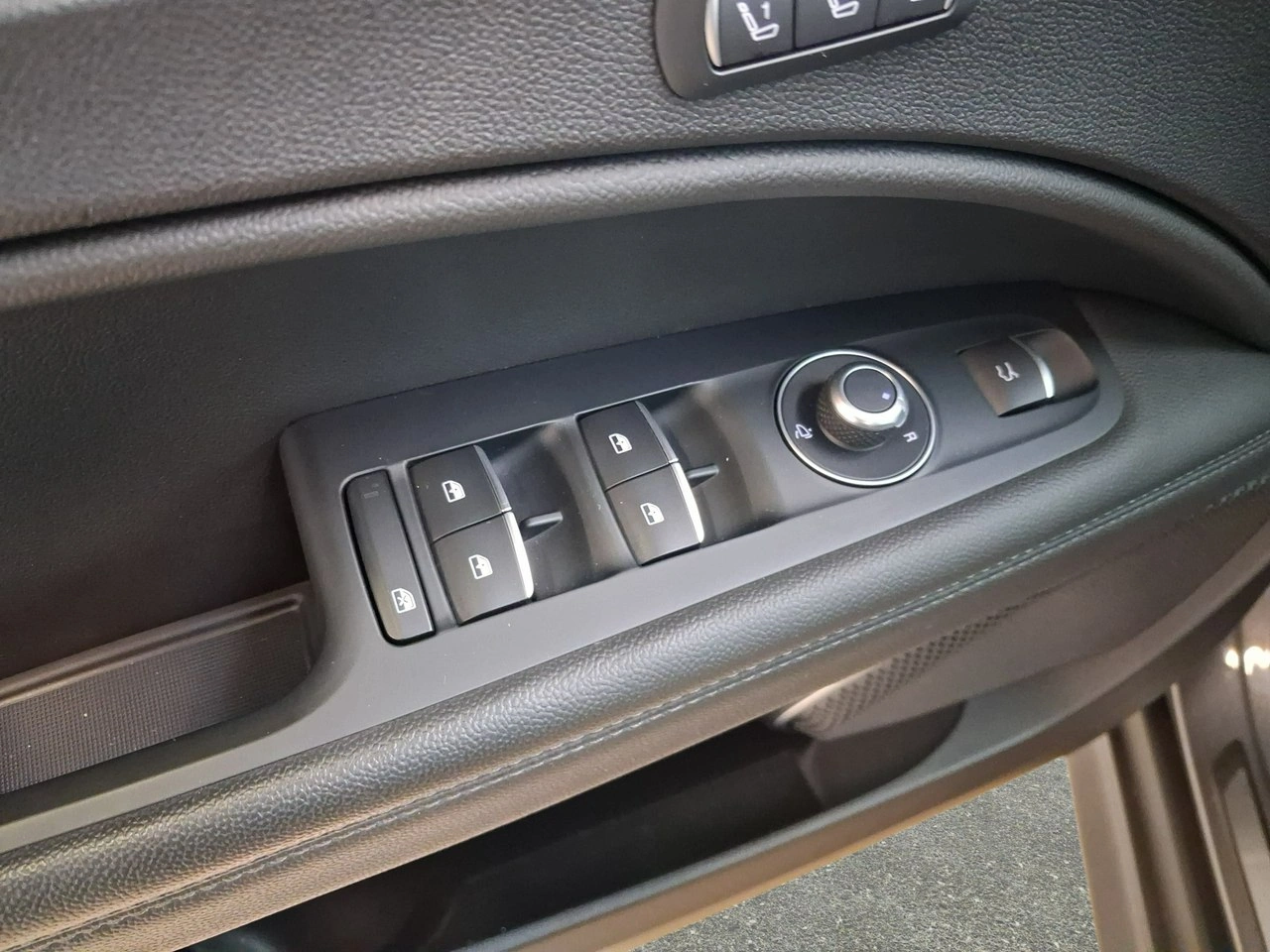 Alfa Romeo Stelvio - Zdjęcie 17