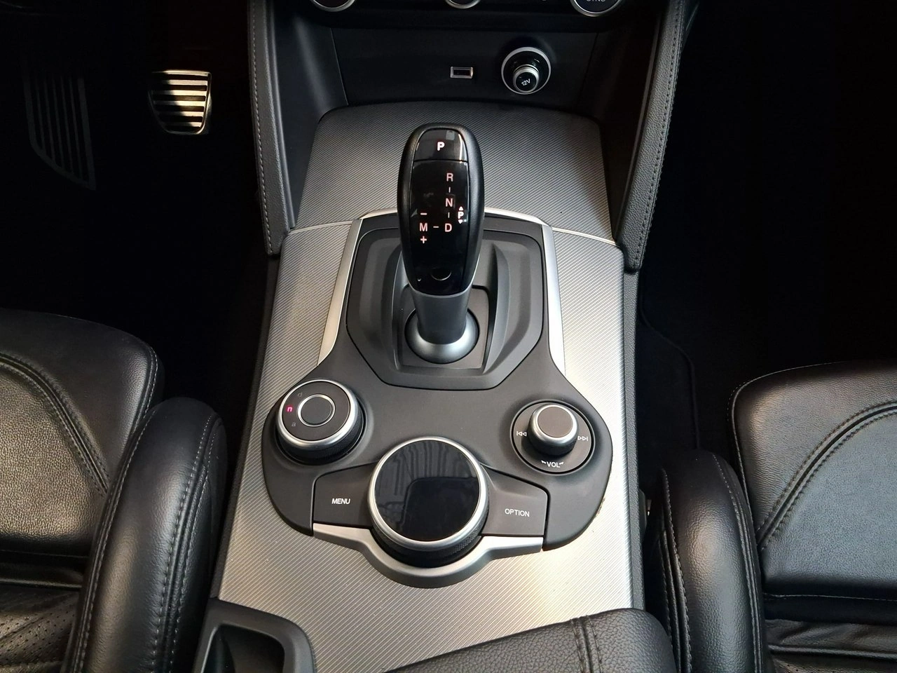 Alfa Romeo Stelvio - Zdjęcie 19