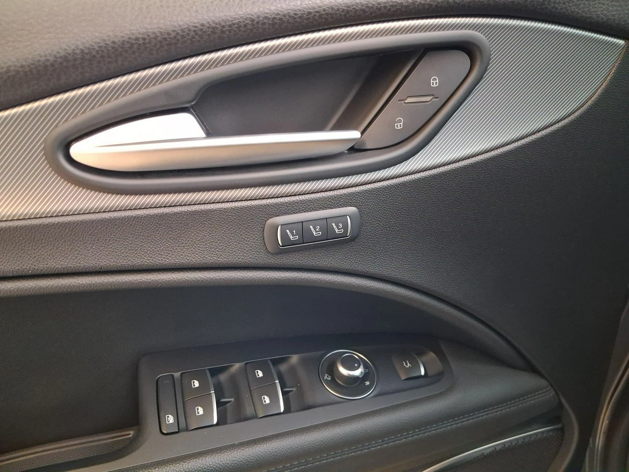 Alfa Romeo Stelvio - Zdjęcie 23