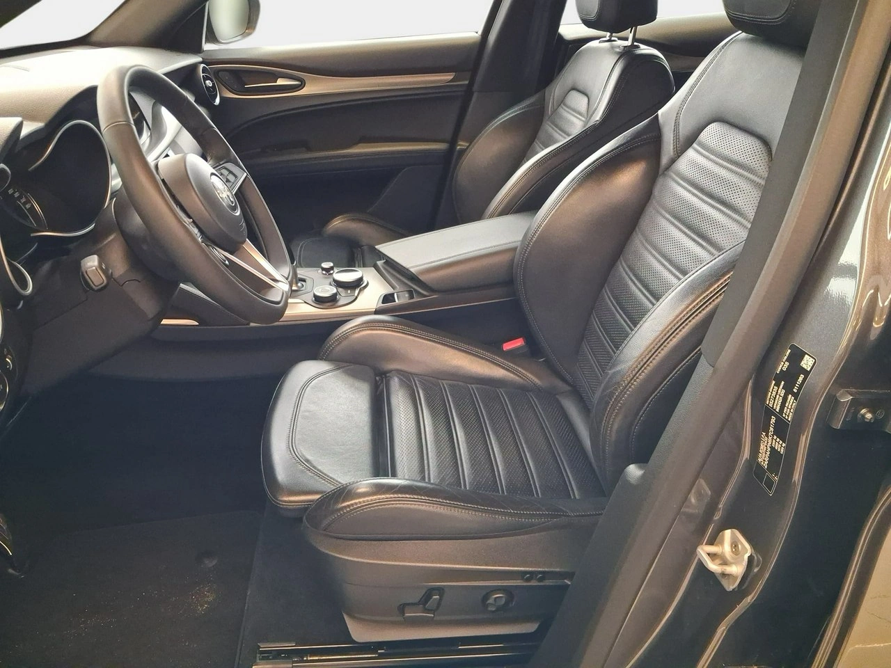 Alfa Romeo Stelvio - Zdjęcie 8