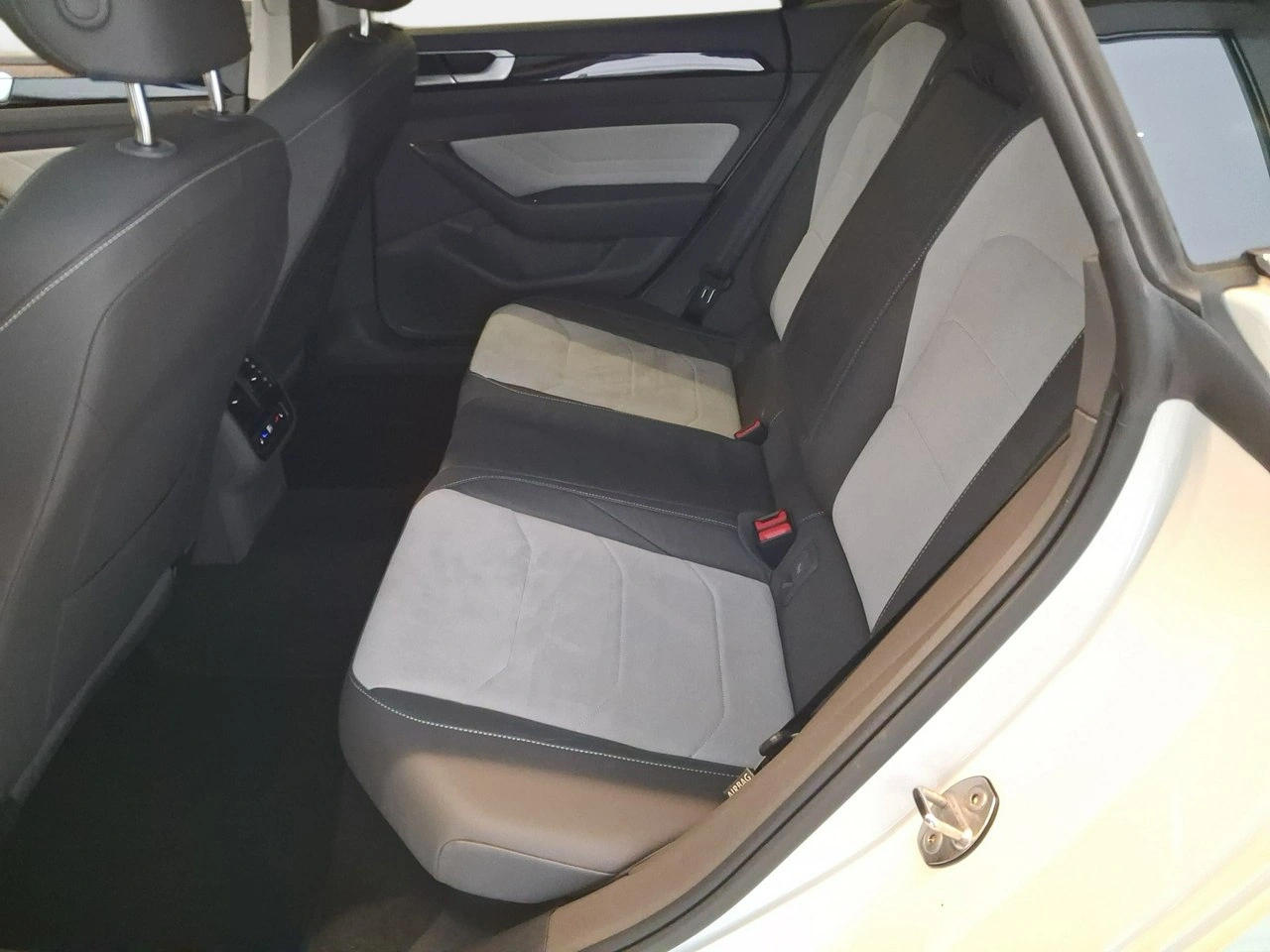 Volkswagen Arteon - Zdjęcie 10