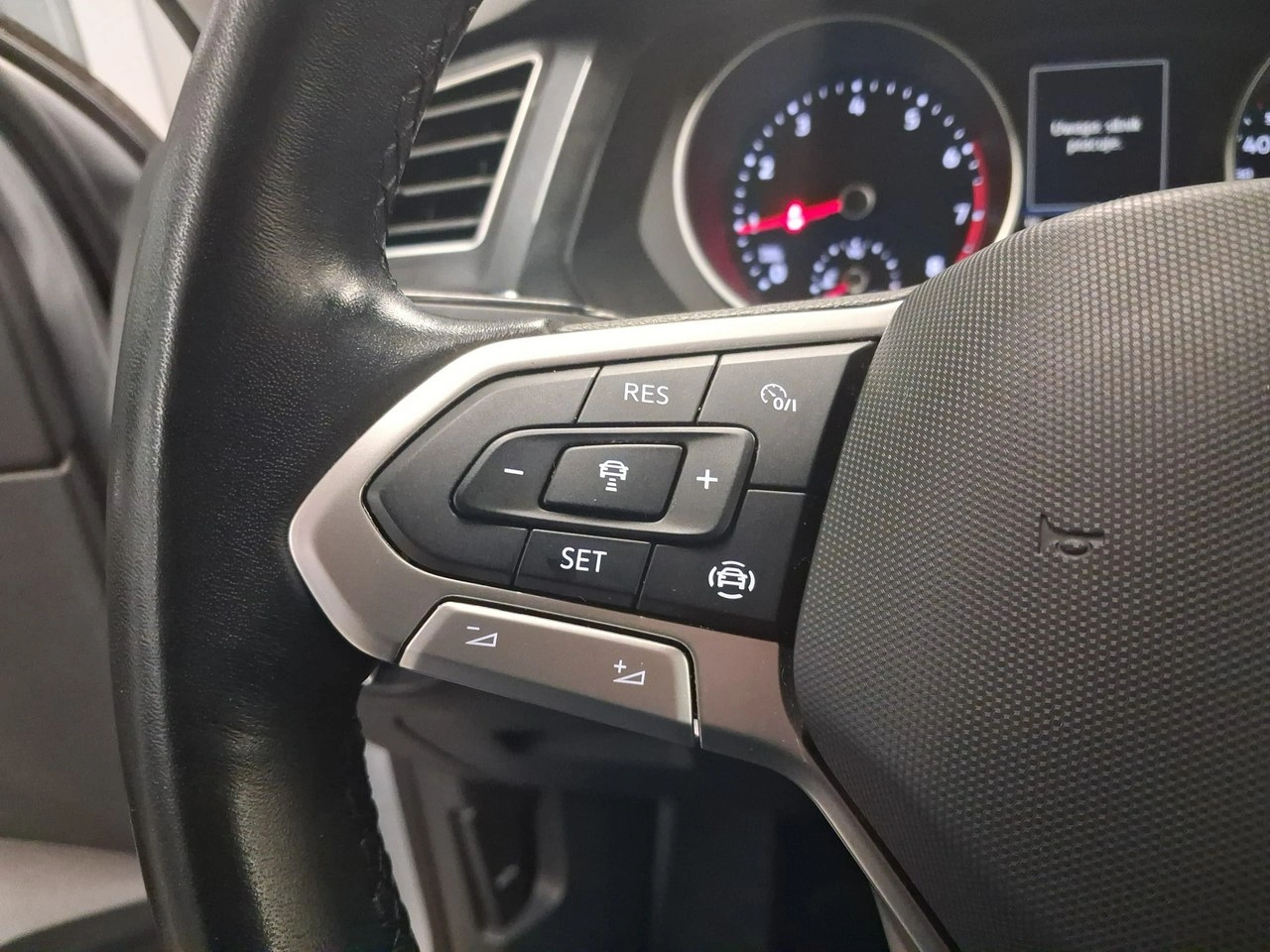 Volkswagen Tiguan - Zdjęcie 14