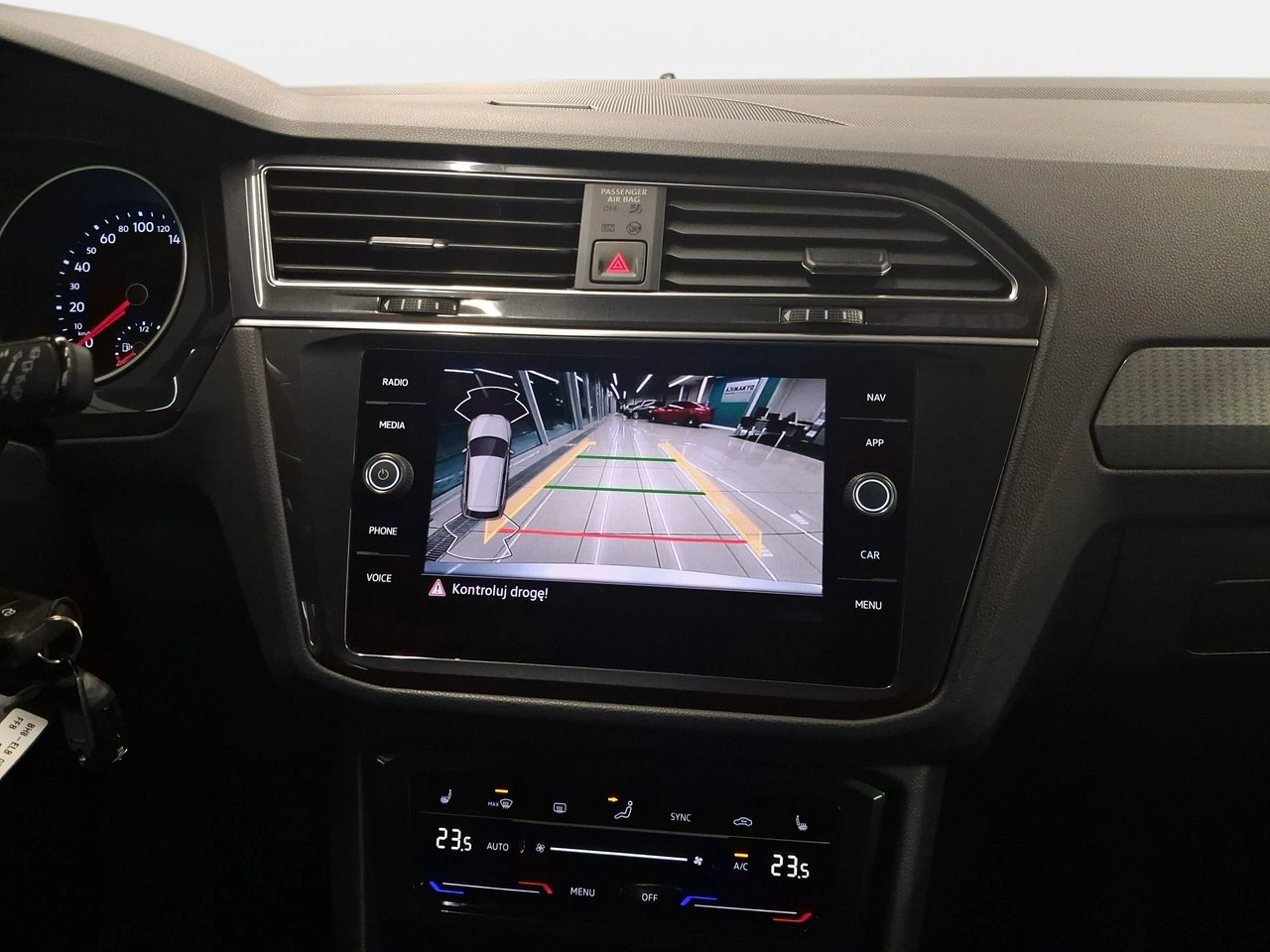 Volkswagen Tiguan - Zdjęcie 18