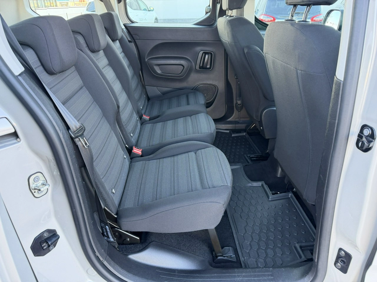 Opel Combo Life - Zdjęcie 28