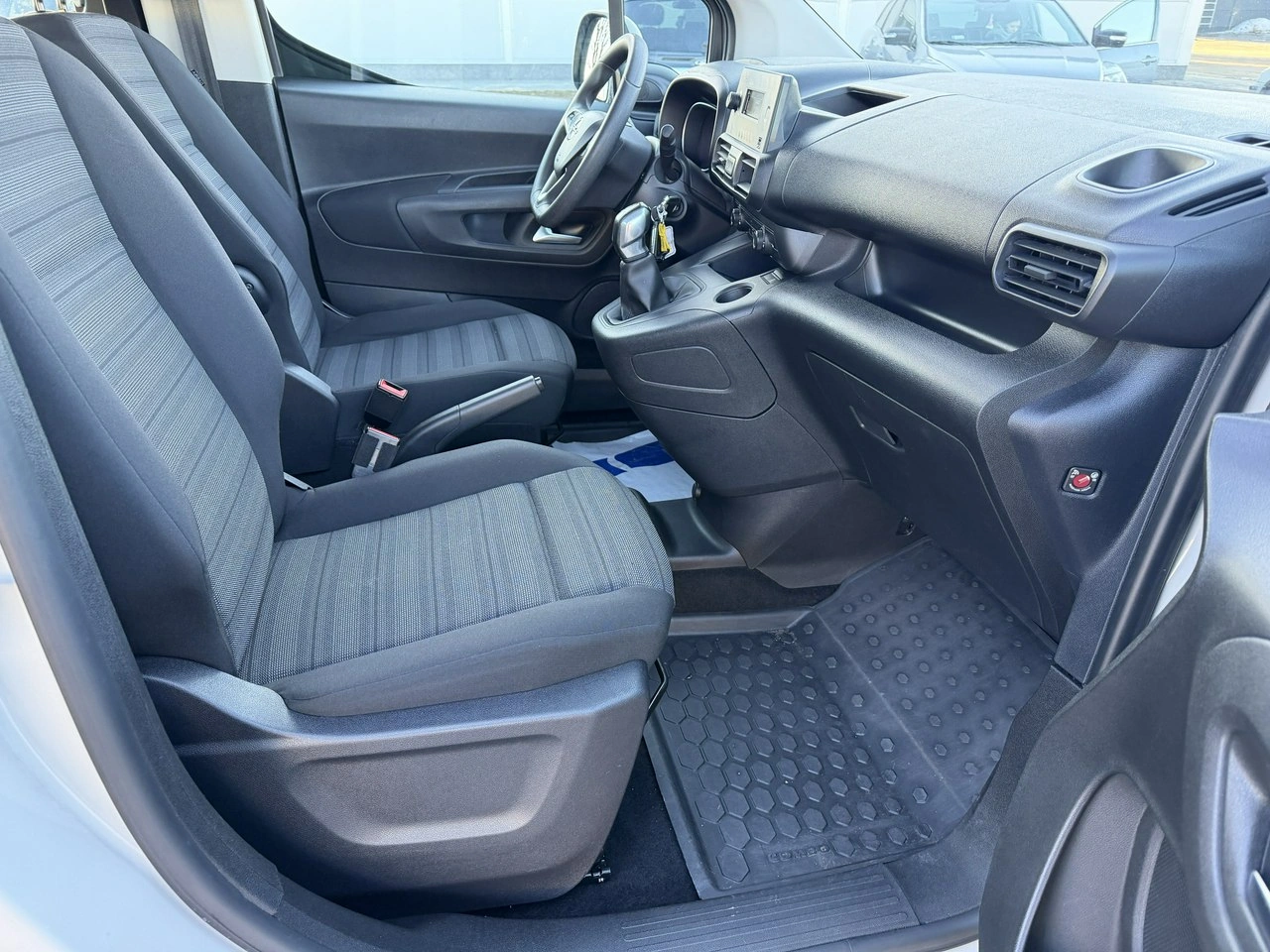 Opel Combo Life - Zdjęcie 31