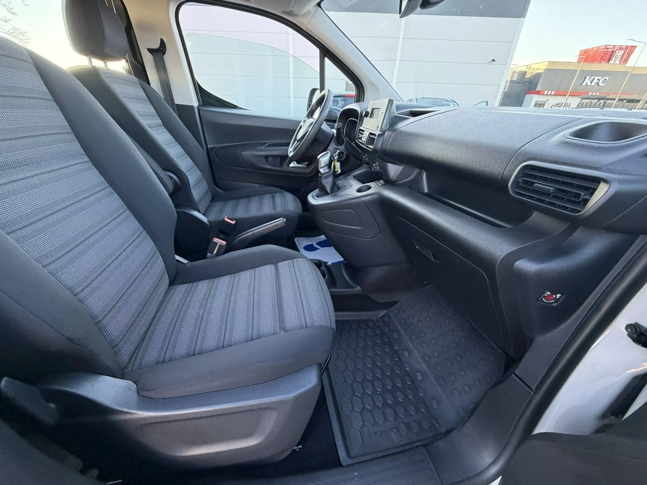 Opel Combo Life - Zdjęcie 32