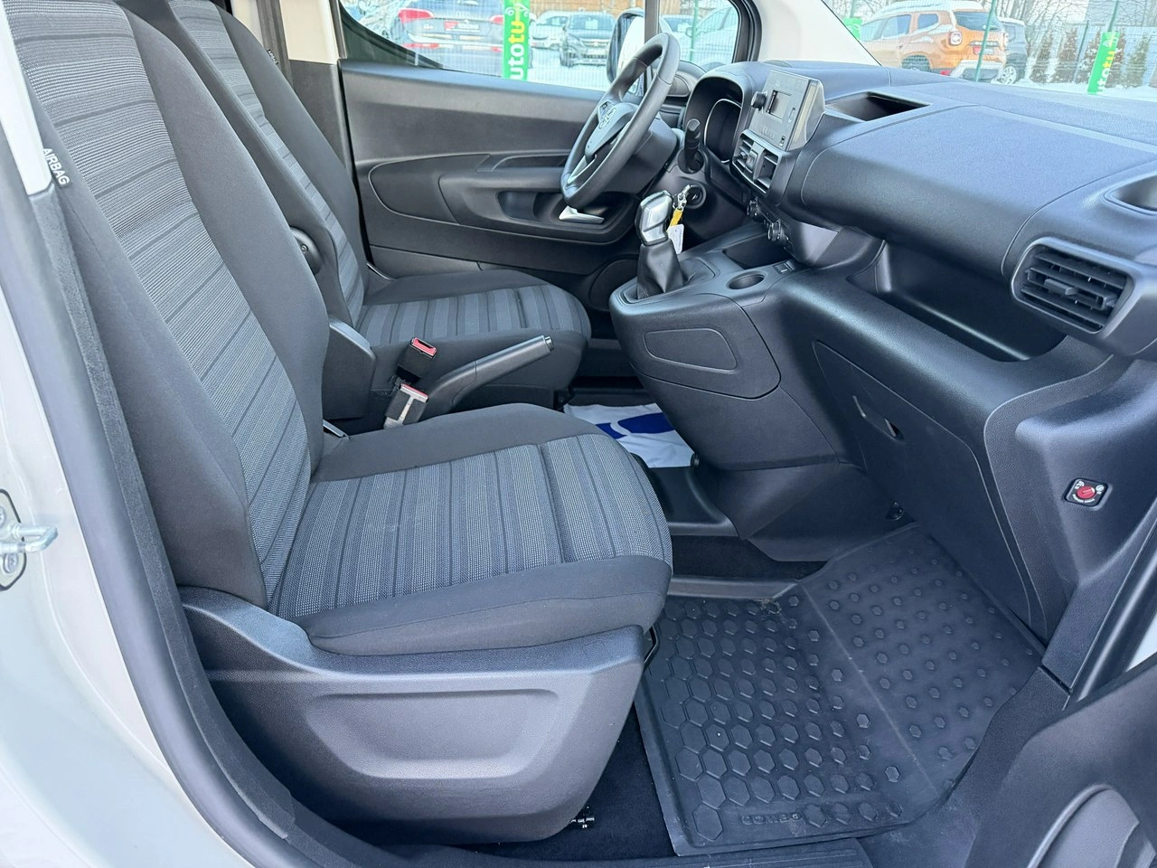 Opel Combo Life - Zdjęcie 34