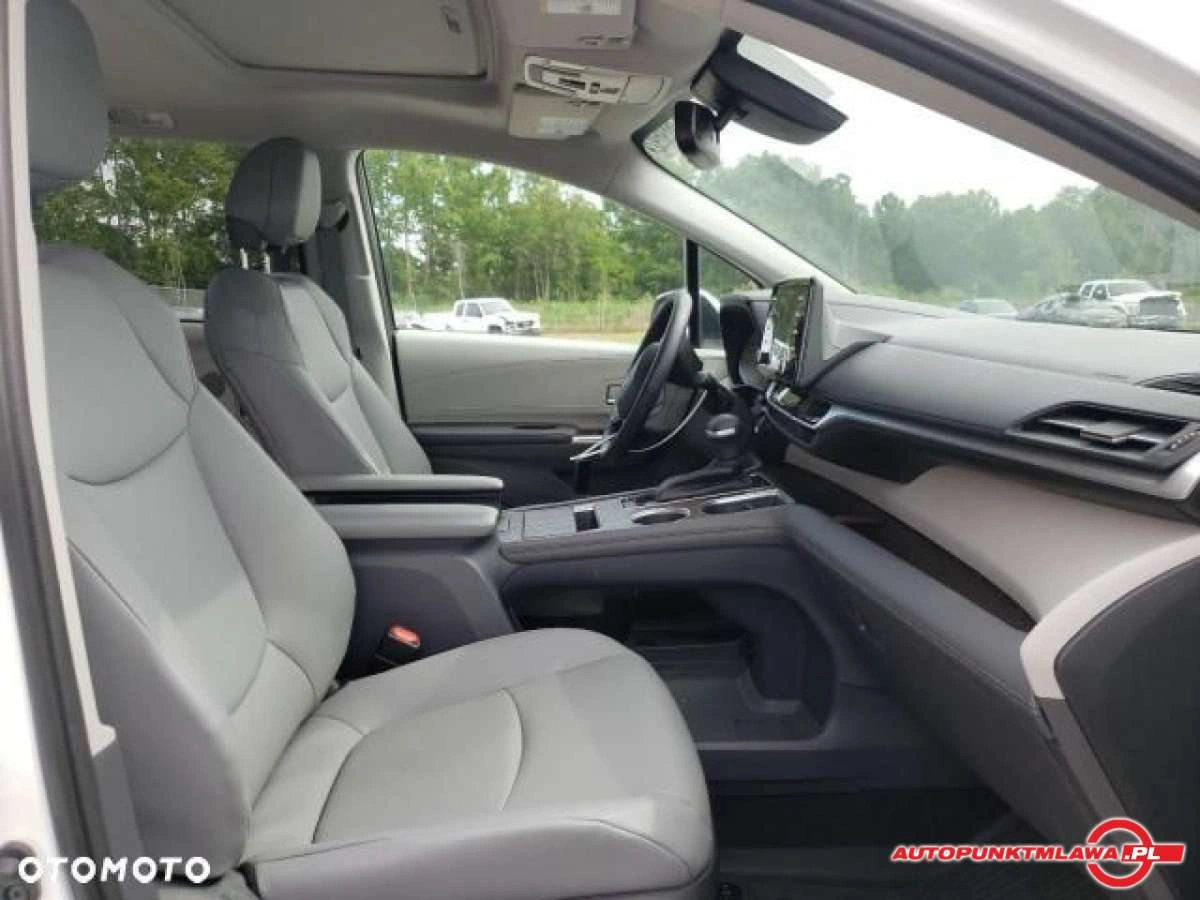 Toyota Sienna - Zdjęcie 4