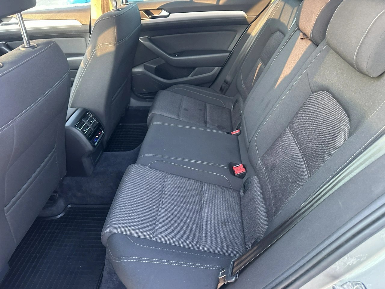 Volkswagen Passat - Zdjęcie 14