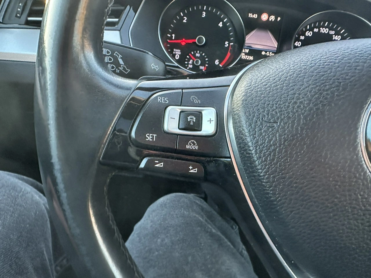 Volkswagen Passat - Zdjęcie 22