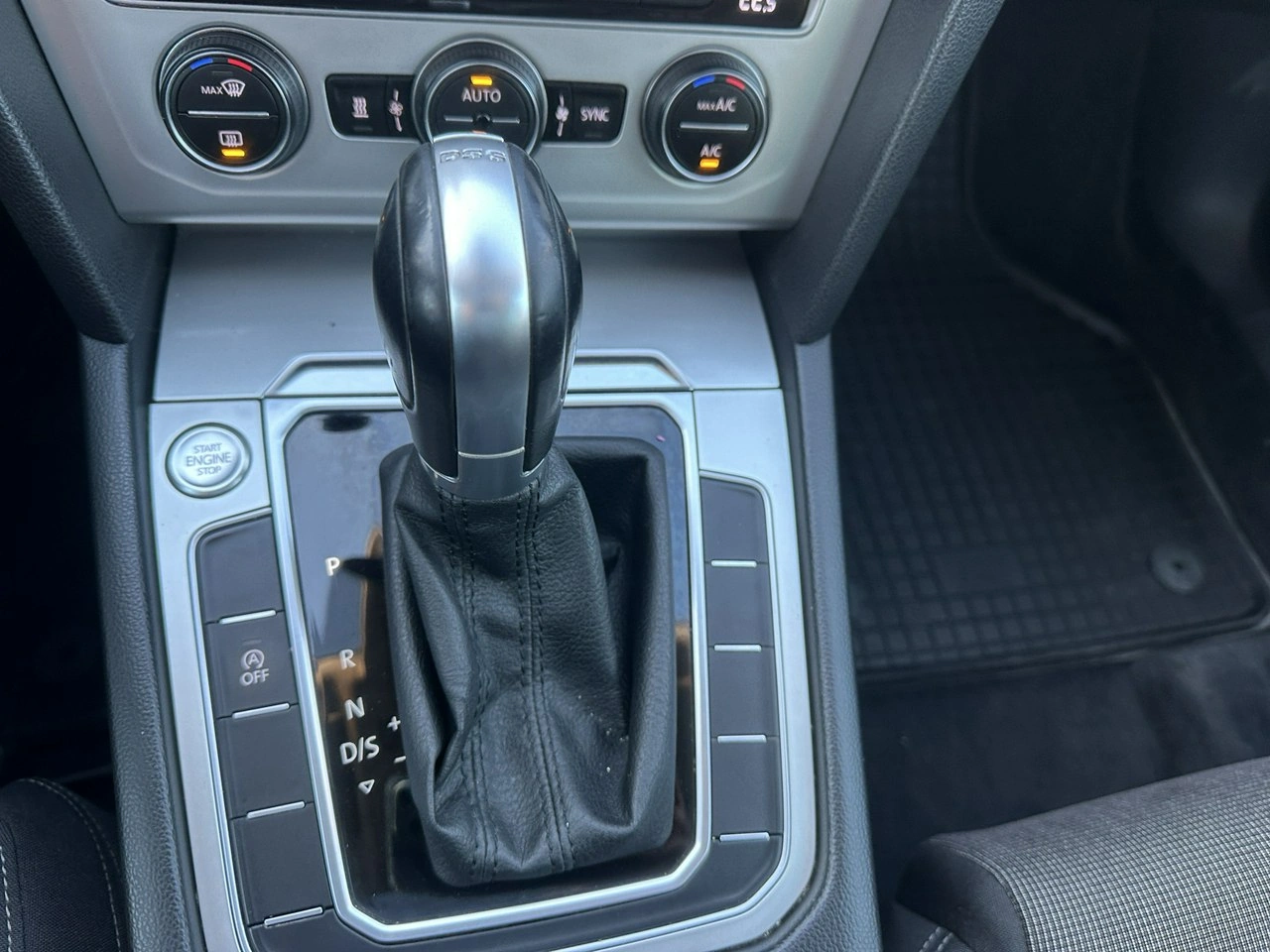 Volkswagen Passat - Zdjęcie 25