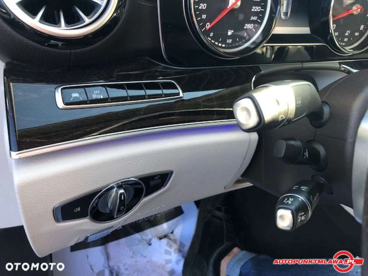Mercedes-Benz Klasa E - Zdjęcie 15