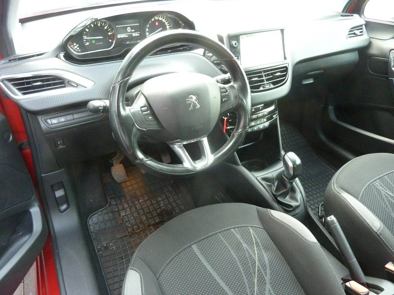 Peugeot 208 - Zdjęcie 11