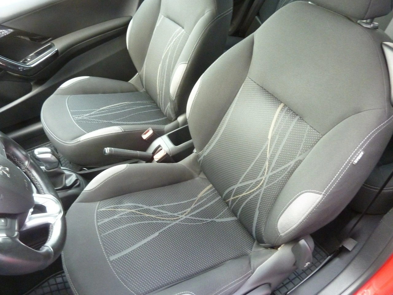 Peugeot 208 - Zdjęcie 12