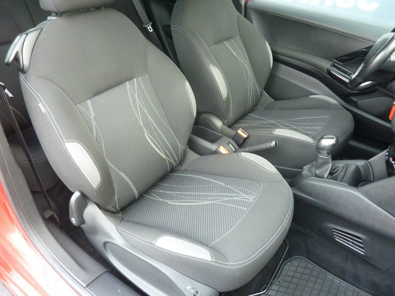 Peugeot 208 - Zdjęcie 15