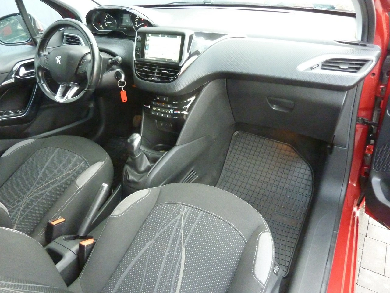 Peugeot 208 - Zdjęcie 17