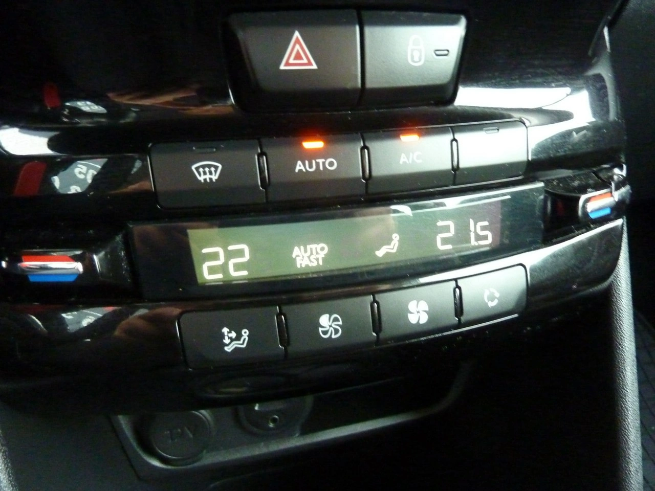 Peugeot 208 - Zdjęcie 23