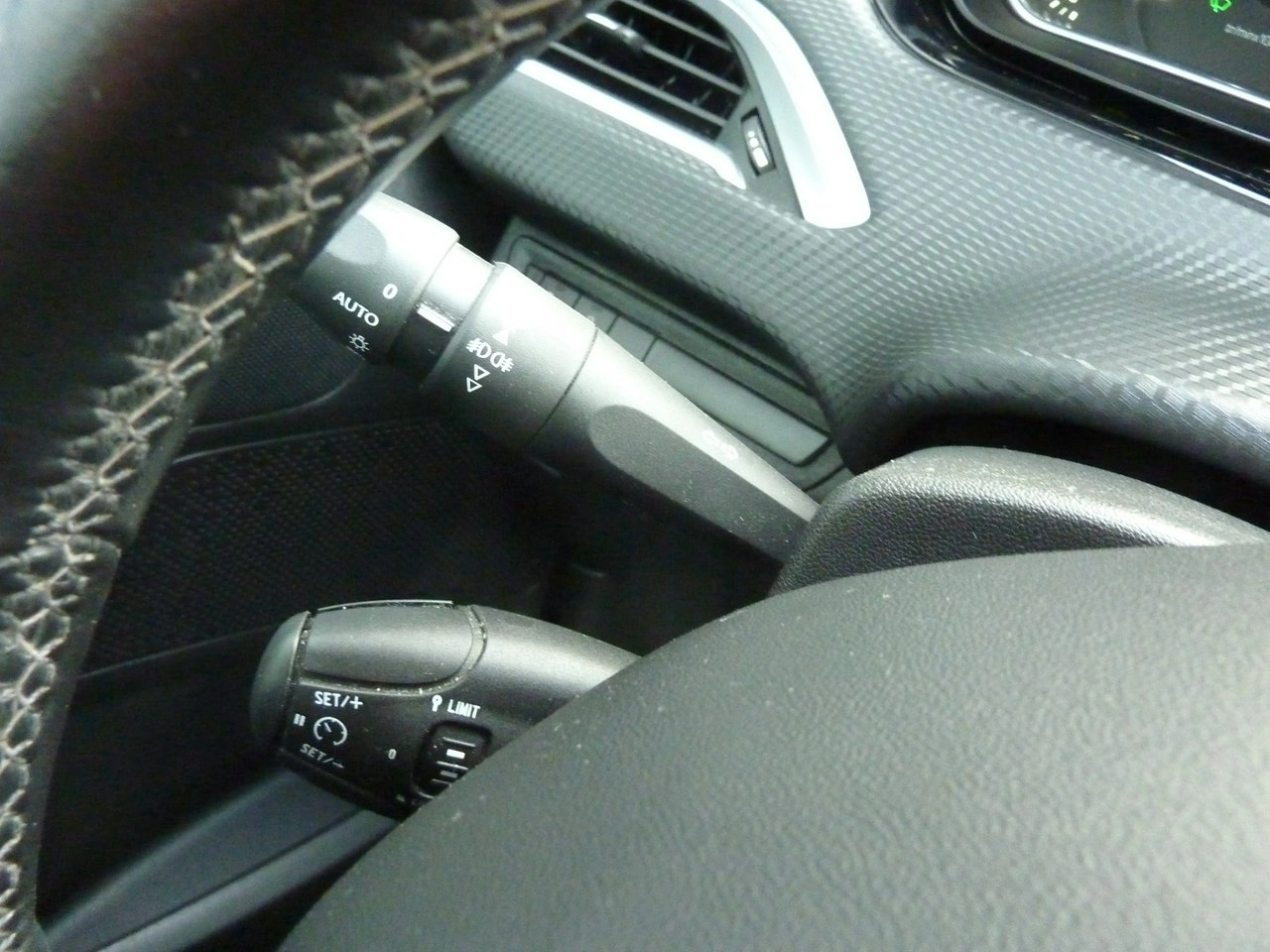 Peugeot 208 - Zdjęcie 29