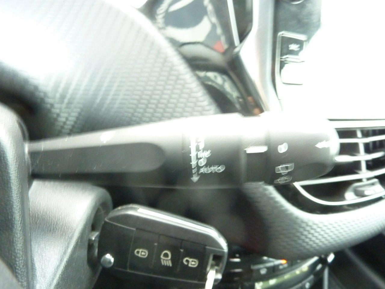 Peugeot 208 - Zdjęcie 30