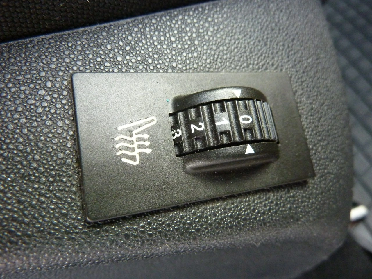 Peugeot 208 - Zdjęcie 33