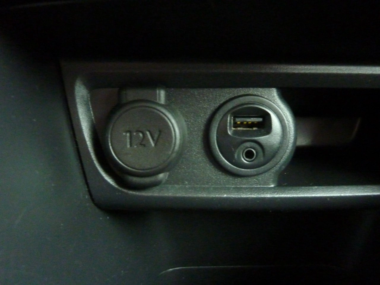 Peugeot 208 - Zdjęcie 32