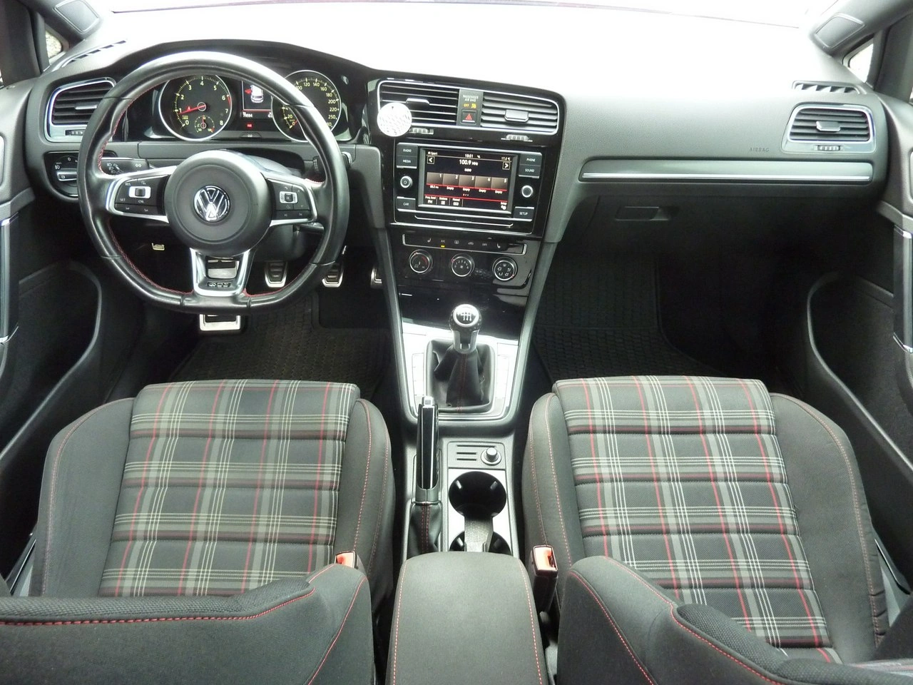 Volkswagen Golf - Zdjęcie 20