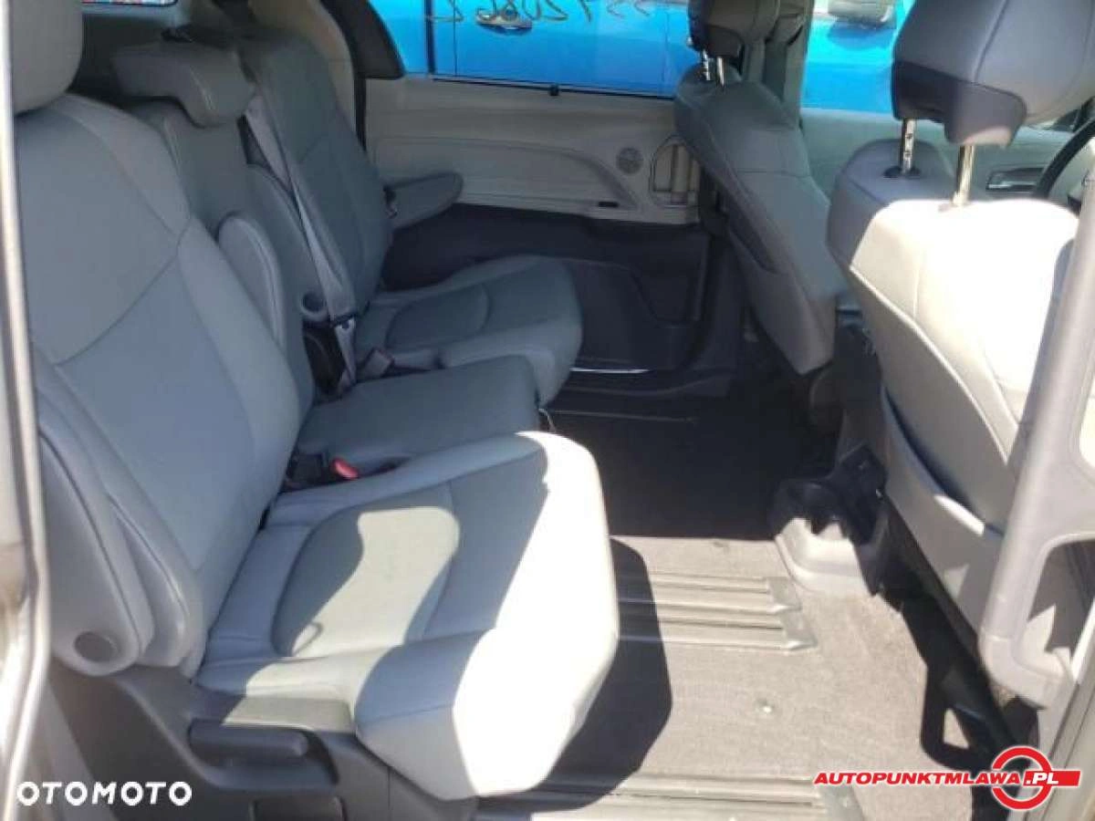 Toyota Sienna - Zdjęcie 6