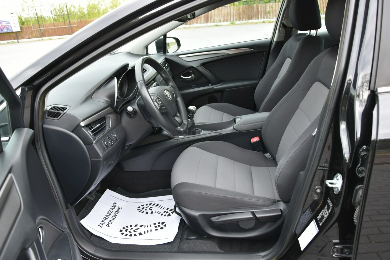 Toyota Avensis - Zdjęcie 20