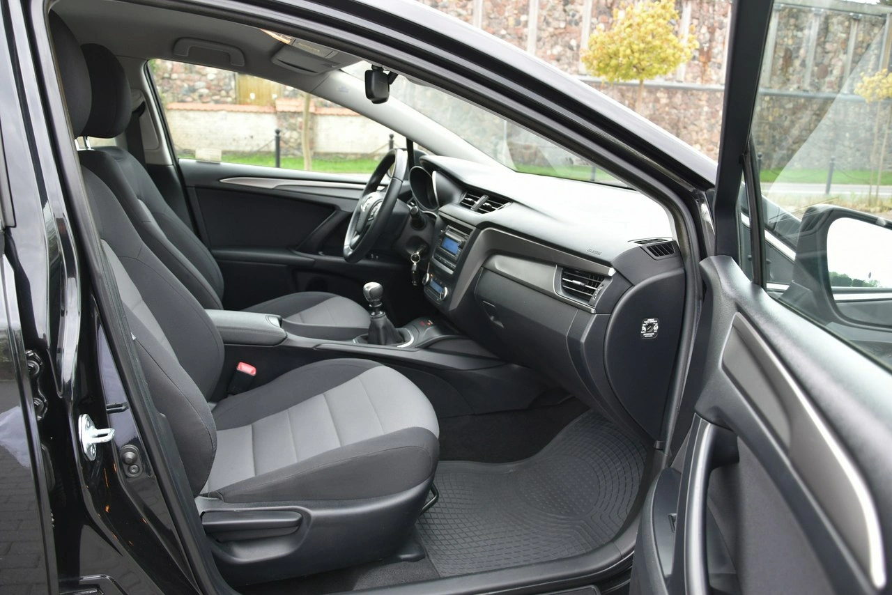 Toyota Avensis - Zdjęcie 8