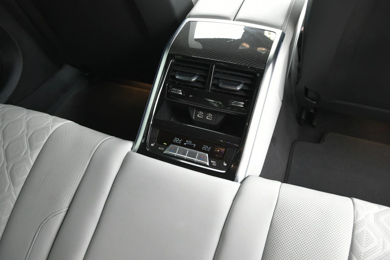 BMW M8 - Zdjęcie 21