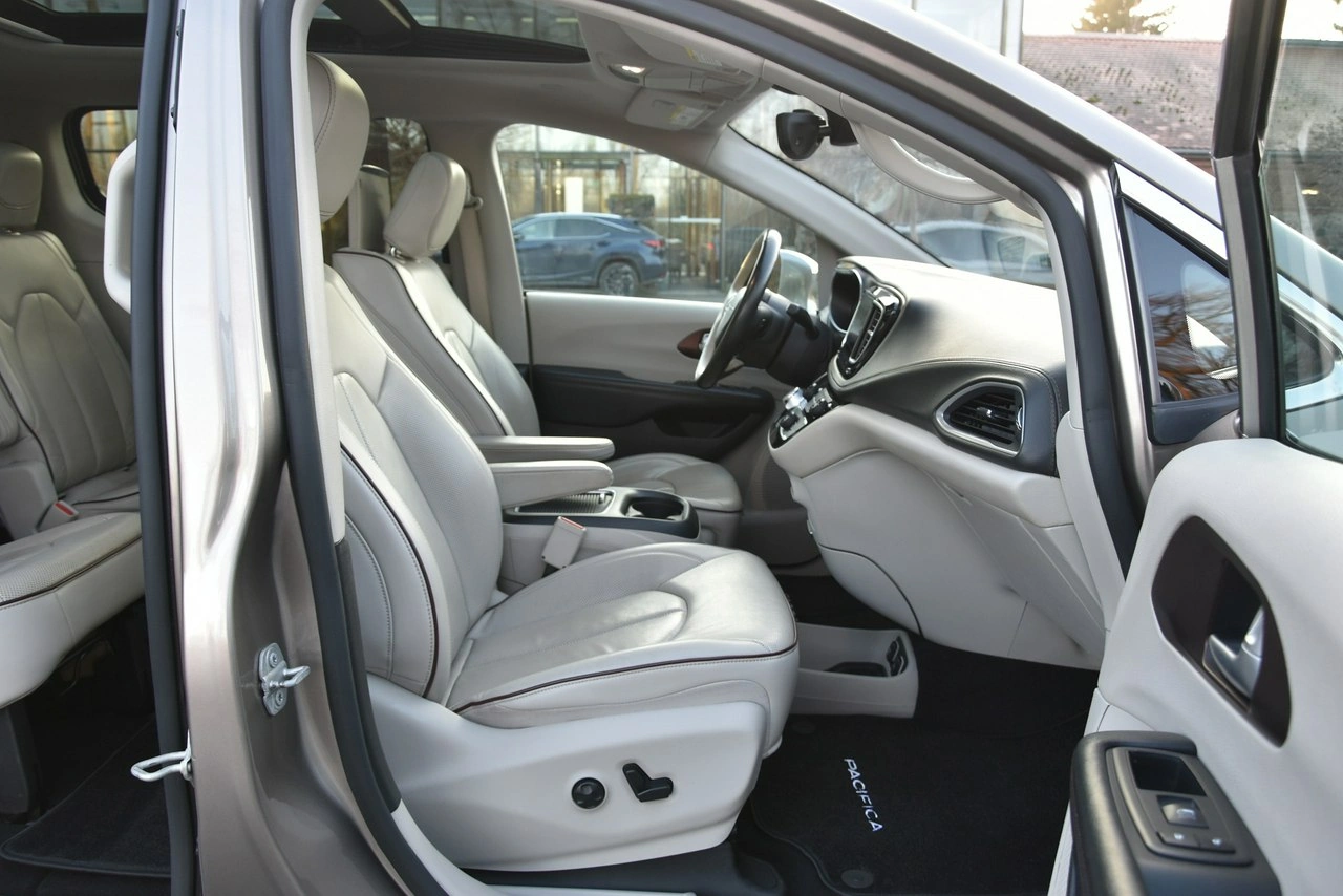 Chrysler Pacifica - Zdjęcie 16
