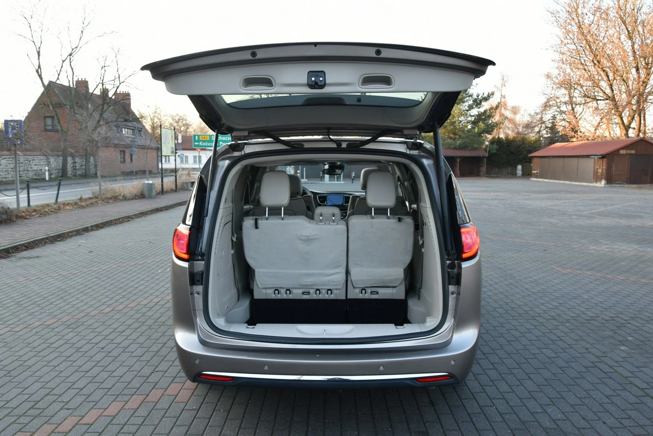 Chrysler Pacifica - Zdjęcie 21