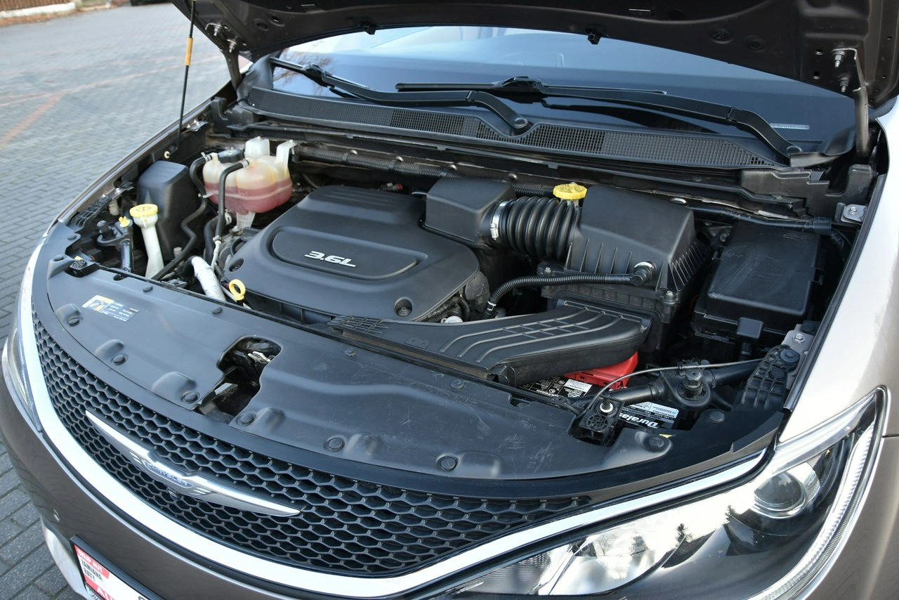 Chrysler Pacifica - Zdjęcie 25