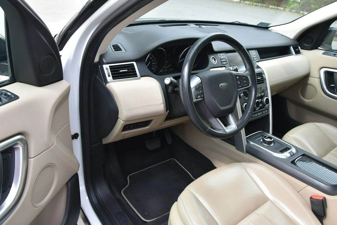 Land Rover Discovery Sport - Zdjęcie 16