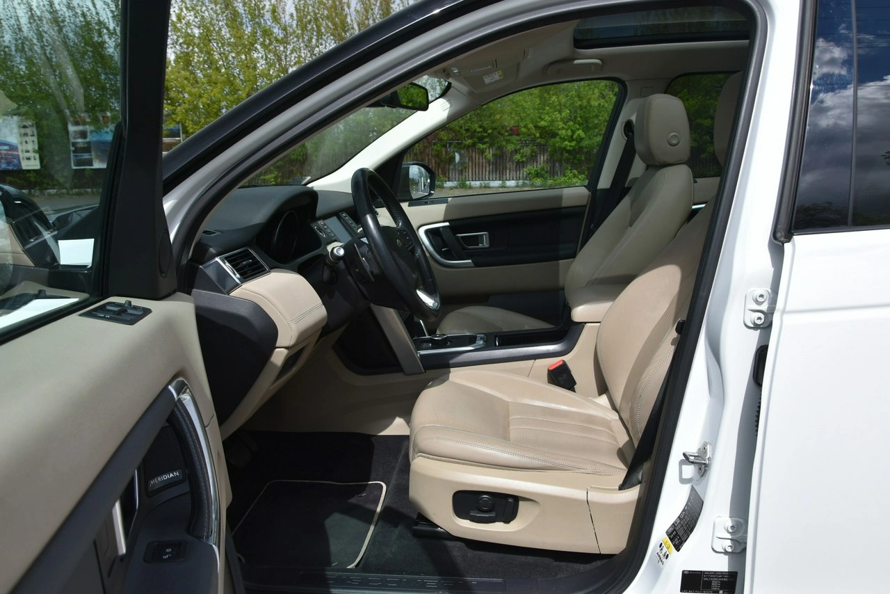 Land Rover Discovery Sport - Zdjęcie 17