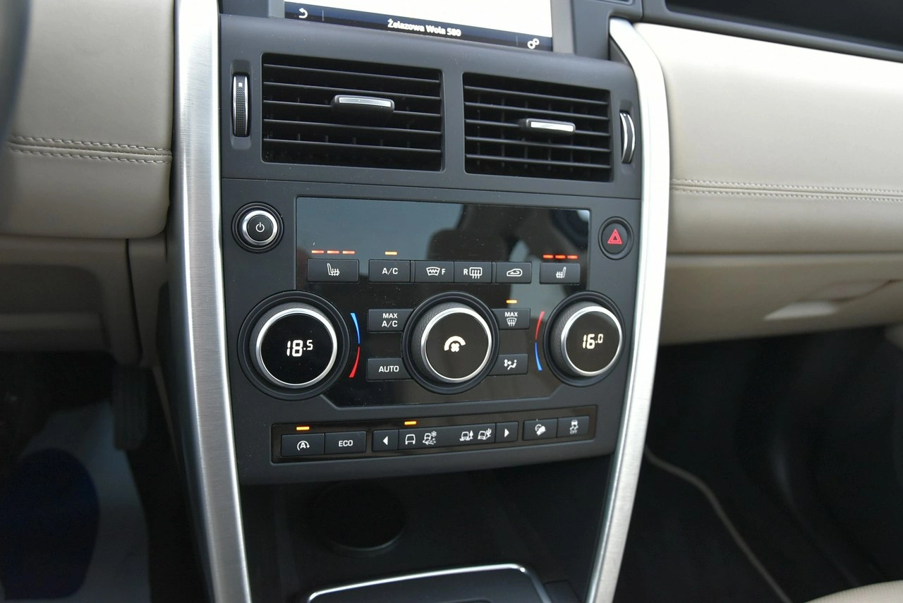 Land Rover Discovery Sport - Zdjęcie 30