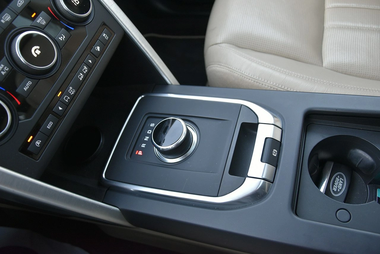 Land Rover Discovery Sport - Zdjęcie 31