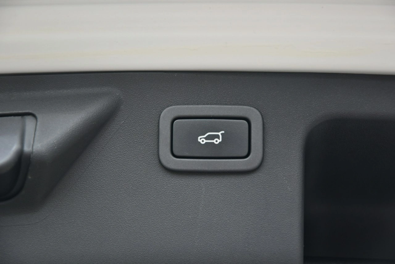Land Rover Discovery Sport - Zdjęcie 33