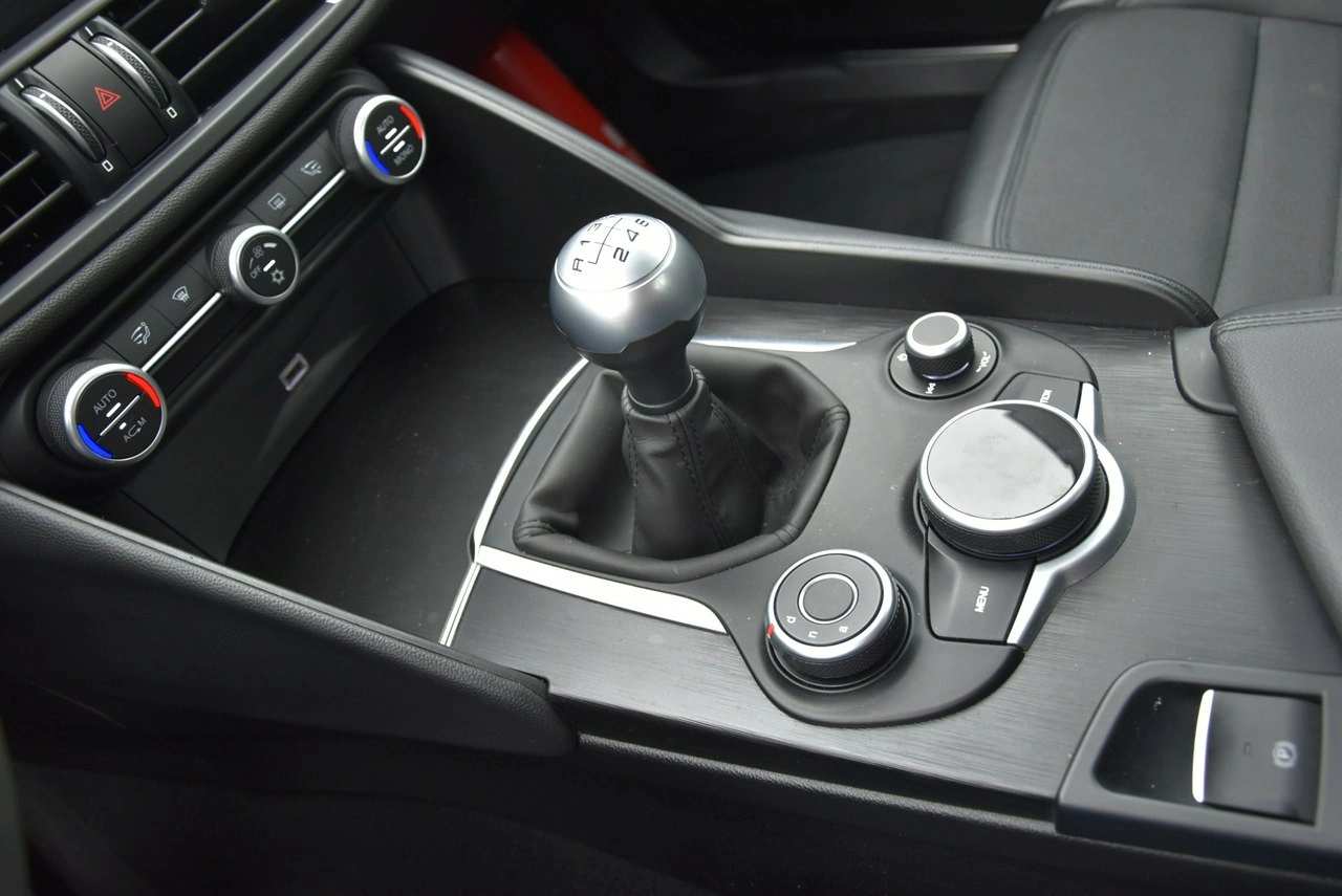 Alfa Romeo Giulia - Zdjęcie 9