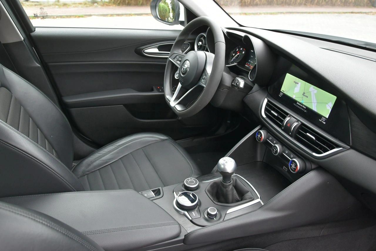 Alfa Romeo Giulia - Zdjęcie 10